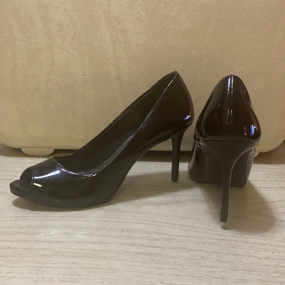 Dexflex Comfort Faux Patent Leather Black Peep Toe Pump